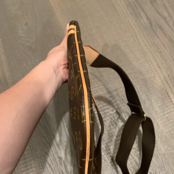 Louis Vuitton Crossbody - Picture 16 of 16